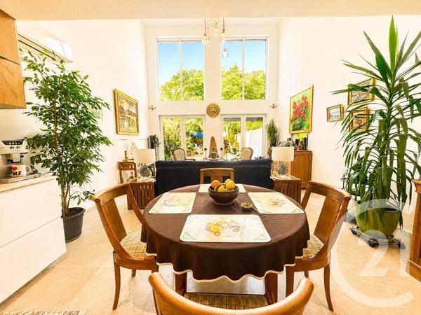 Maison à vendre  4 pièces - 136,60 m 2   COGOLIN  - 83