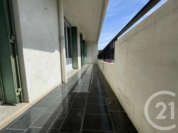 Appartement F4 à vendre  4 pièces - 71 m 2   SEPTEMES LES VALLONS  - 13