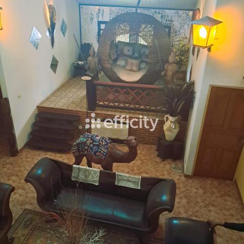 Maison 10 pièces - 283 m²