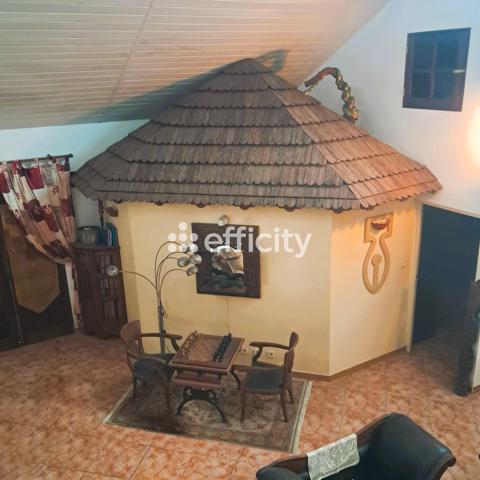 Maison 10 pièces - 283 m²