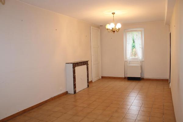 Maison 111m2 - 4 chambres - dépendances et joli parc arboré à rénover