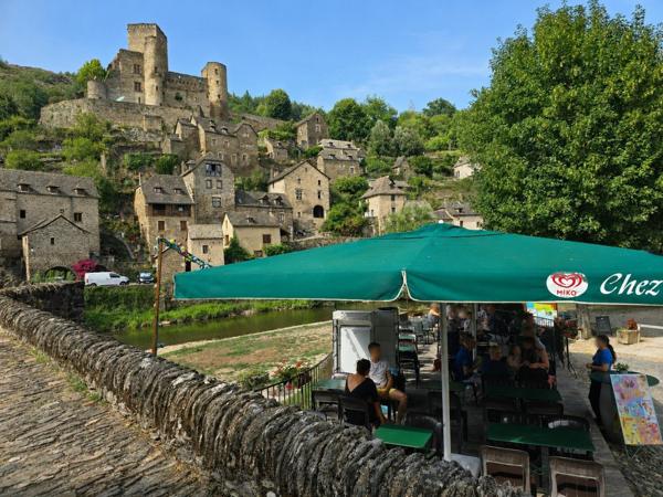 Fonds de commerce exceptionnel au cœur de Belcastel (Aveyron)