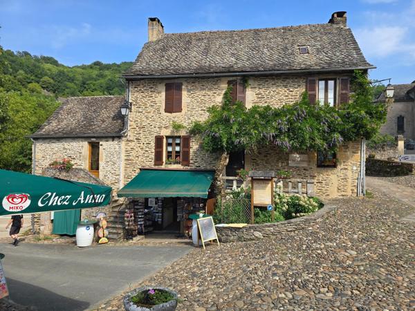 Fonds de commerce exceptionnel au cœur de Belcastel (Aveyron)