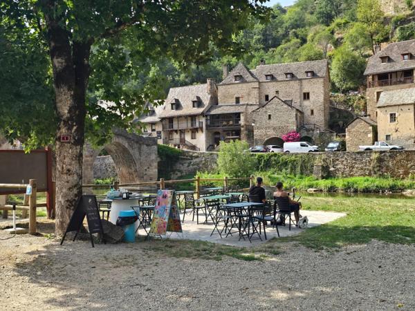 Fonds de commerce exceptionnel au cœur de Belcastel (Aveyron)