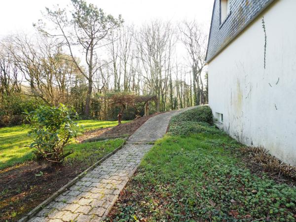 Environnement agréable et calme pour cette traditionnelle avec terrain de 2 200 m²