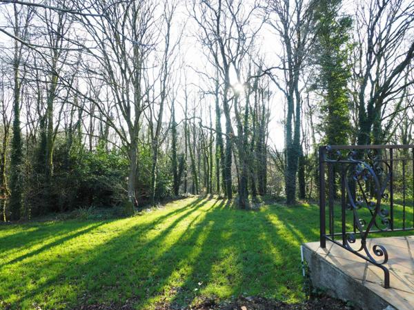 Environnement agréable et calme pour cette traditionnelle avec terrain de 2 200 m²