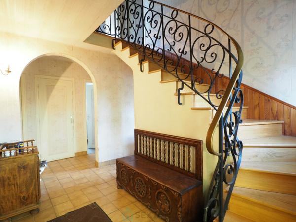 Environnement agréable et calme pour cette traditionnelle avec terrain de 2 200 m²