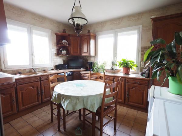 Environnement agréable et calme pour cette traditionnelle avec terrain de 2 200 m²