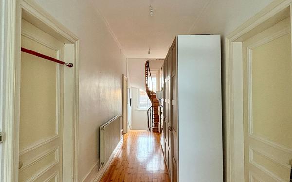 Maison à vendre    8 pièces • 335 m2 Calais