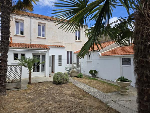 Immeuble 140.46 m² 1 etage(s)