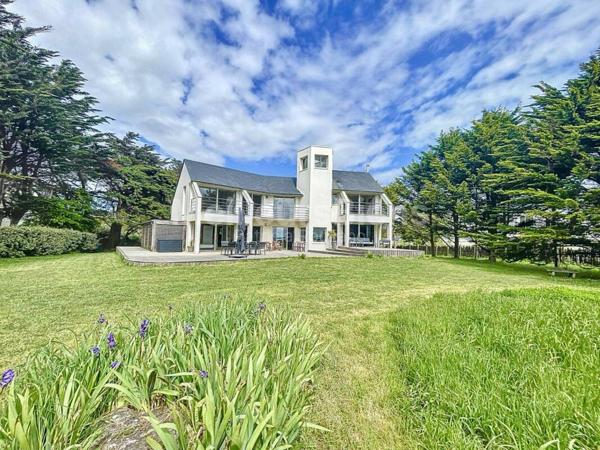 Maison d'architecte 252 m2 rénovée front de mer