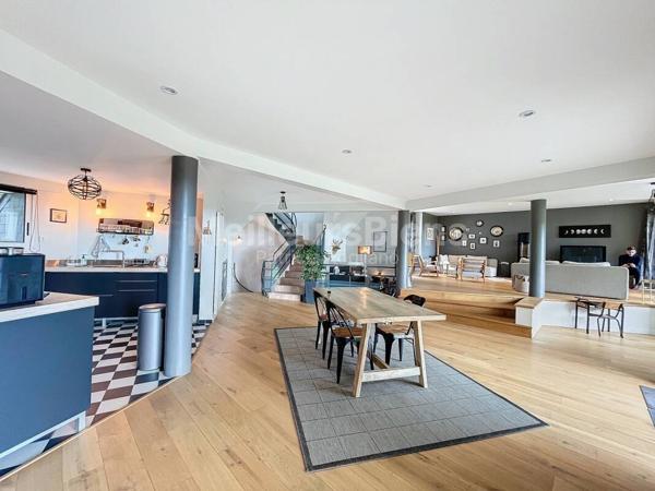 Maison d'architecte 252 m2 rénovée front de mer