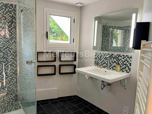 Maison d'architecte 252 m2 rénovée front de mer