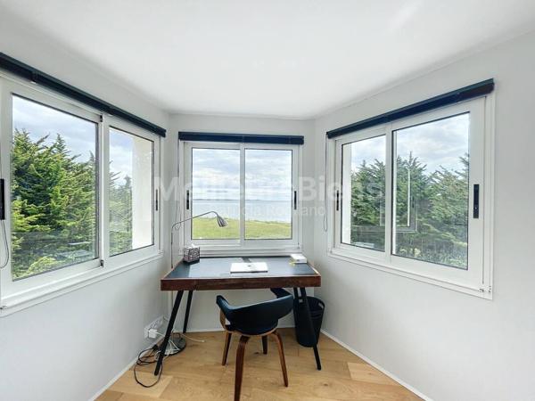 Maison d'architecte 252 m2 rénovée front de mer