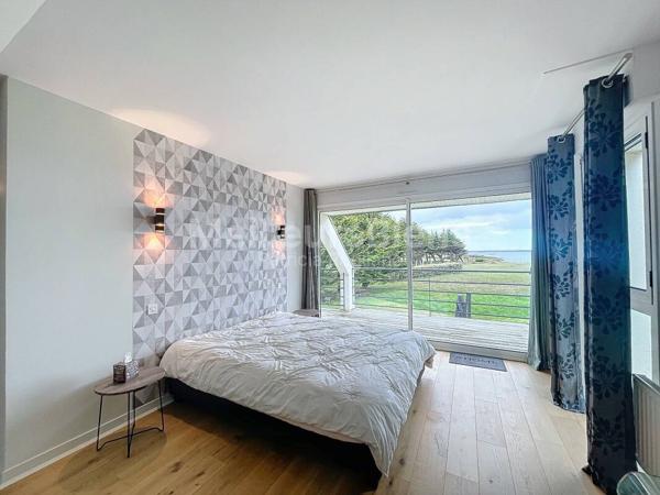 Maison d'architecte 252 m2 rénovée front de mer