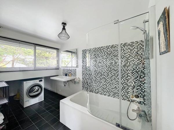 Maison d'architecte 252 m2 rénovée front de mer