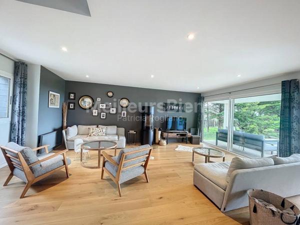 Maison d'architecte 252 m2 rénovée front de mer