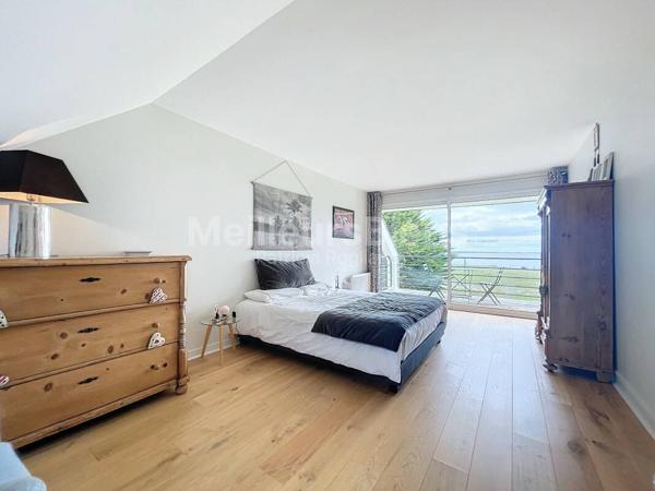 Maison d'architecte 252 m2 rénovée front de mer