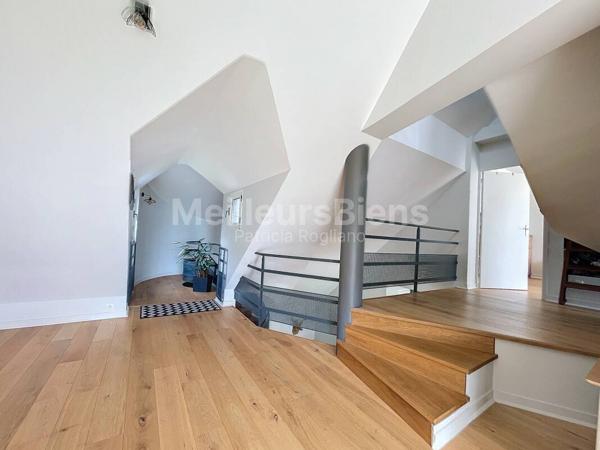 Maison d'architecte 252 m2 rénovée front de mer