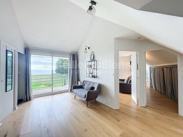 Maison d'architecte 252 m2 rénovée front de mer