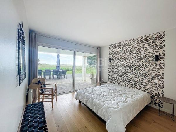 Maison d'architecte 252 m2 rénovée front de mer