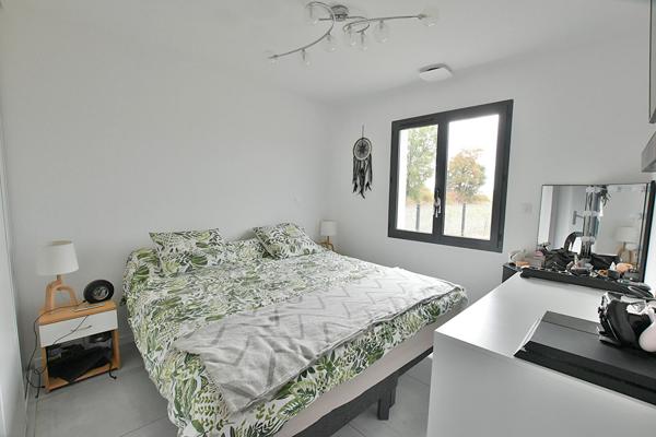 Maison contemporaine à vendre à Cours de Pile - Une opportunité à ne pas manquer !