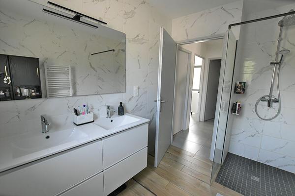 Maison contemporaine à vendre à Cours de Pile - Une opportunité à ne pas manquer !