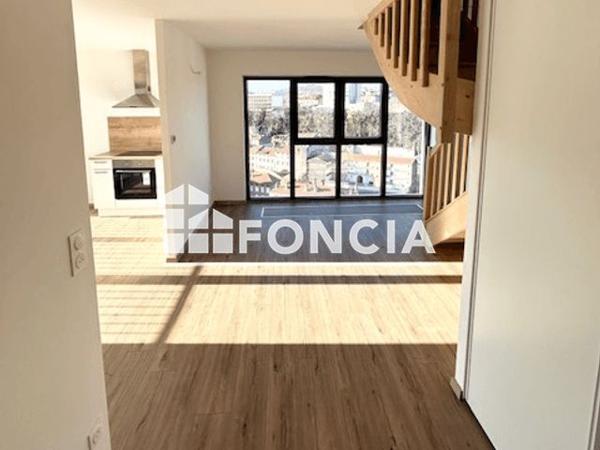 Location Appartement 4 pièces 90.2 m² - 9 RUE SERGENT RENE-MARIE RIVIERE Saint Etinne 42000