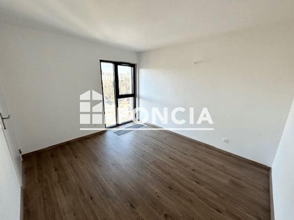 Location Appartement 4 pièces 90.2 m² - 9 RUE SERGENT RENE-MARIE RIVIERE Saint Etinne 42000