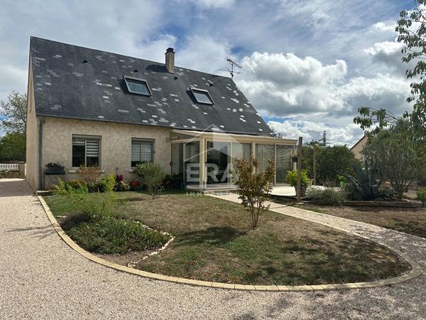 CHATEAUROUX - Pavillon 160 m² - vie de plain-pied - 4 chs - terrain 1200 m² avec dépendances