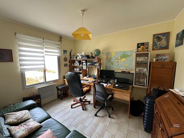 CHATEAUROUX - Pavillon 160 m² - vie de plain-pied - 4 chs - terrain 1200 m² avec dépendances