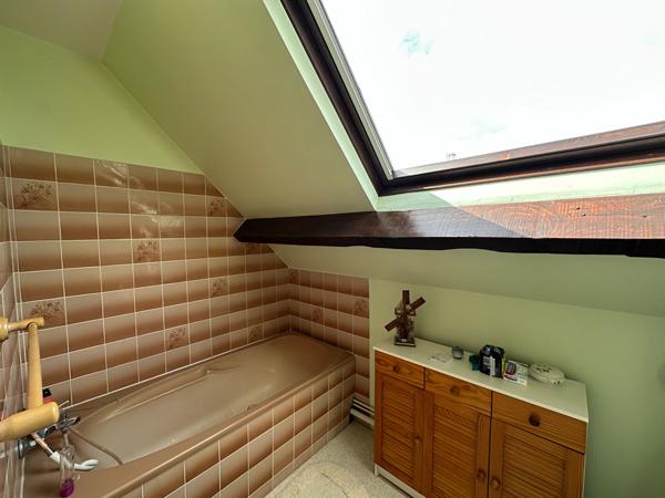 CHATEAUROUX - Pavillon 160 m² - vie de plain-pied - 4 chs - terrain 1200 m² avec dépendances