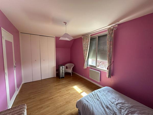 CHATEAUROUX - Pavillon 160 m² - vie de plain-pied - 4 chs - terrain 1200 m² avec dépendances