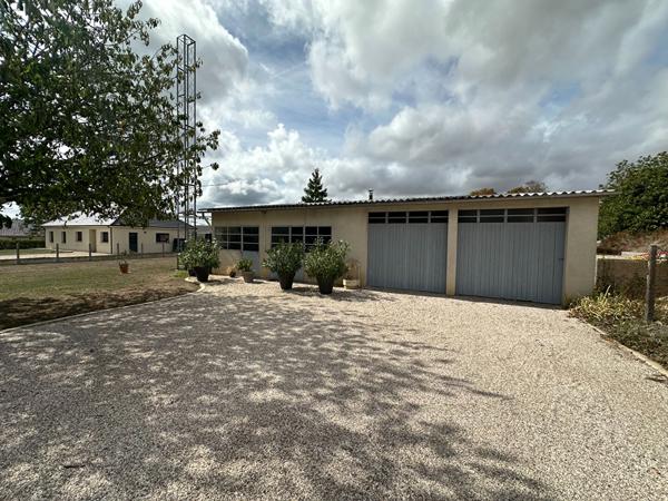 CHATEAUROUX - Pavillon 160 m² - vie de plain-pied - 4 chs - terrain 1200 m² avec dépendances