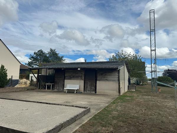 CHATEAUROUX - Pavillon 160 m² - vie de plain-pied - 4 chs - terrain 1200 m² avec dépendances