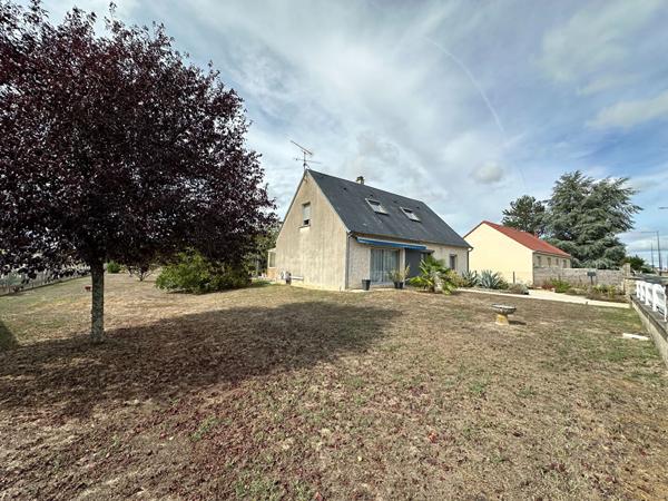CHATEAUROUX - Pavillon 160 m² - vie de plain-pied - 4 chs - terrain 1200 m² avec dépendances
