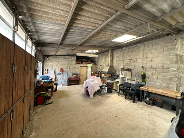 CHATEAUROUX - Pavillon 160 m² - vie de plain-pied - 4 chs - terrain 1200 m² avec dépendances