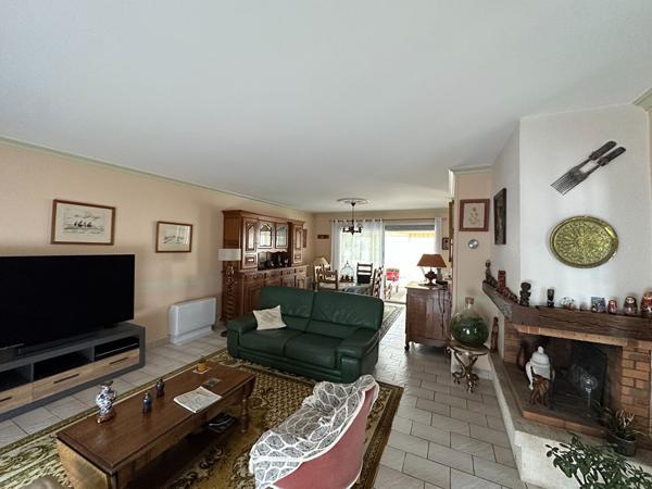 CHATEAUROUX - Pavillon 160 m² - vie de plain-pied - 4 chs - terrain 1200 m² avec dépendances