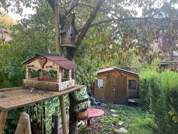 Jolie maison de village avec terrasse et jardin d'environ 196 m²- Chaley 01230