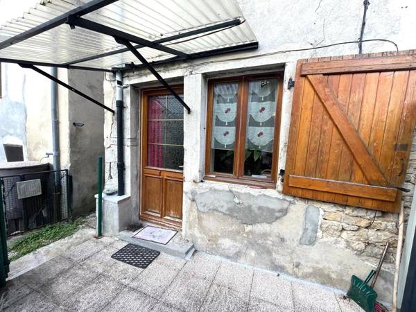 Jolie maison de village avec terrasse et jardin d'environ 196 m²- Chaley 01230