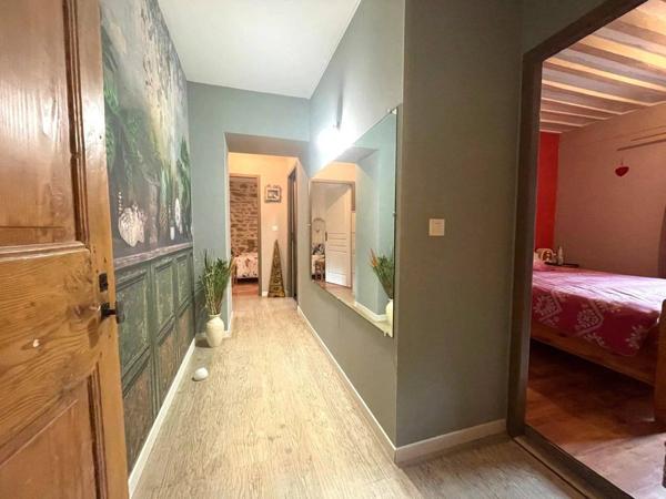 Jolie maison de village avec terrasse et jardin d'environ 196 m²- Chaley 01230