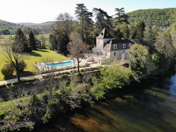 Grézels (46700) Manoir au bord du Lot avec 3,7 ha