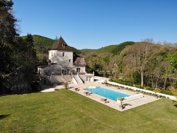 Grézels (46700) Manoir au bord du Lot avec 3,7 ha
