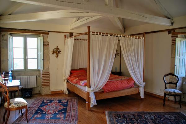 Grézels (46700) Manoir au bord du Lot avec 3,7 ha