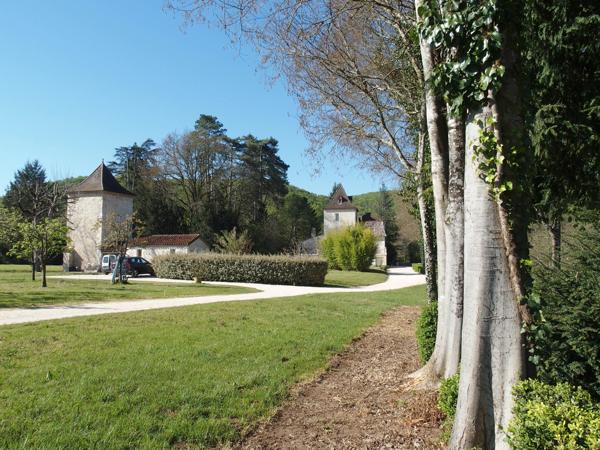 Grézels (46700) Manoir au bord du Lot avec 3,7 ha