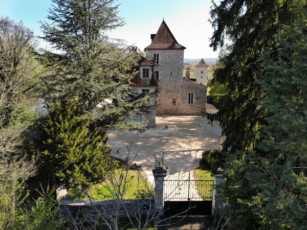 Grézels (46700) Manoir au bord du Lot avec 3,7 ha