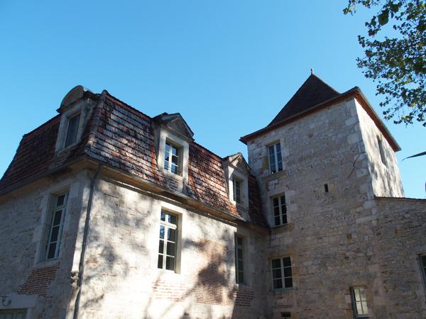 Grézels (46700) Manoir au bord du Lot avec 3,7 ha