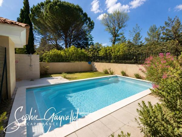 PUYRICARD – T3 DERNIER ÉTAGE – TERRASSE – PISCINE – BOX & PARKING