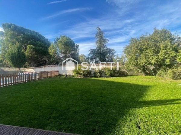 maison plan pied 110 m2 terrain 710 m2 CLOS 3 CHAMBRES PISCINE CLIMATISATION 2024 CHAUFFAGE 2024 PORTAIL ELECTRIQUE