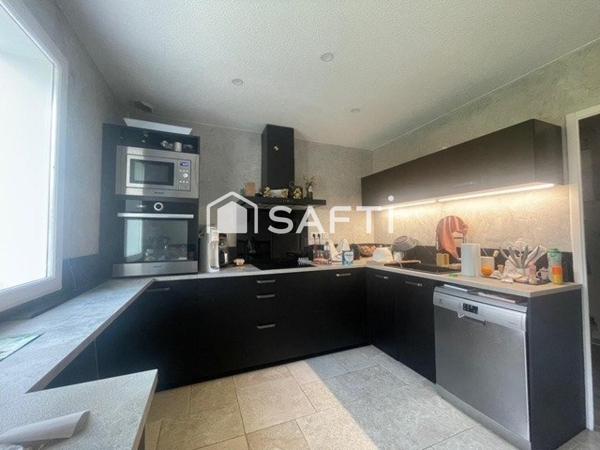 maison plan pied 110 m2 terrain 710 m2 CLOS 3 CHAMBRES PISCINE CLIMATISATION 2024 CHAUFFAGE 2024 PORTAIL ELECTRIQUE